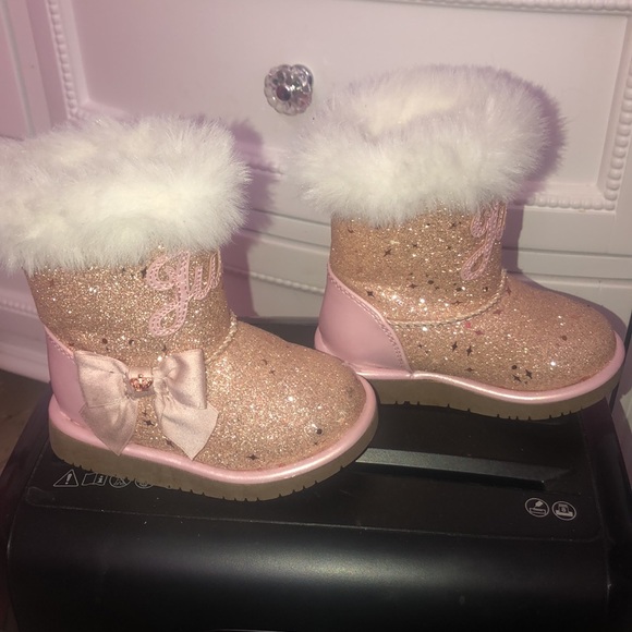 ✨Pretty in Pink✨ Juicy Couture snow boots - Picture 3 of 8
